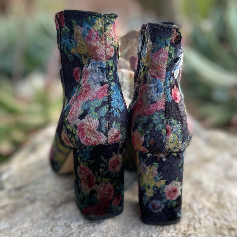 Velvet Black Floral Ankle Boots ⭐️ So Pretty - Picture 4 of 11